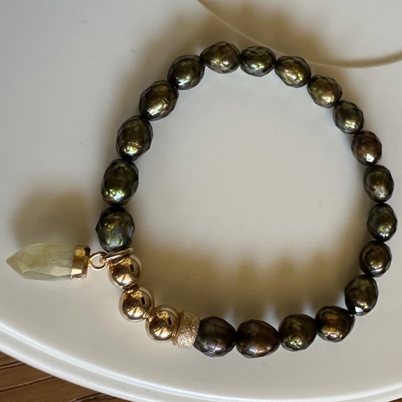 Natural Pearl Stretch Bracelet w/ 14K Gold filled Spacers and Quartz Charm - Picture 4 of 9